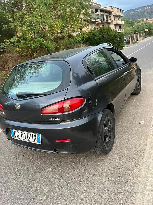 Usata Alfa Romeo 147 120 CV (88 kW) 2007 Nero Utilitaria
