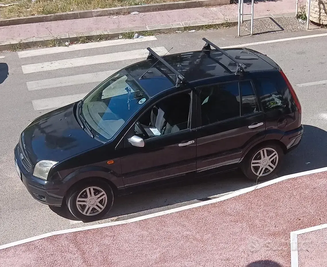 Usata Ford Fusion 68 CV (50 kW) 2003 Nero Utilitaria