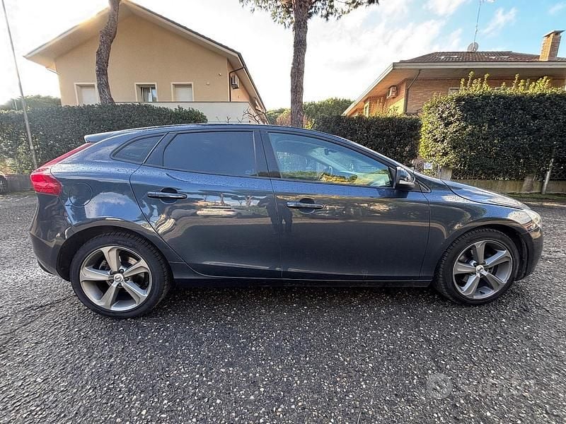 Usata Volvo V40 2017 Blu Berlina