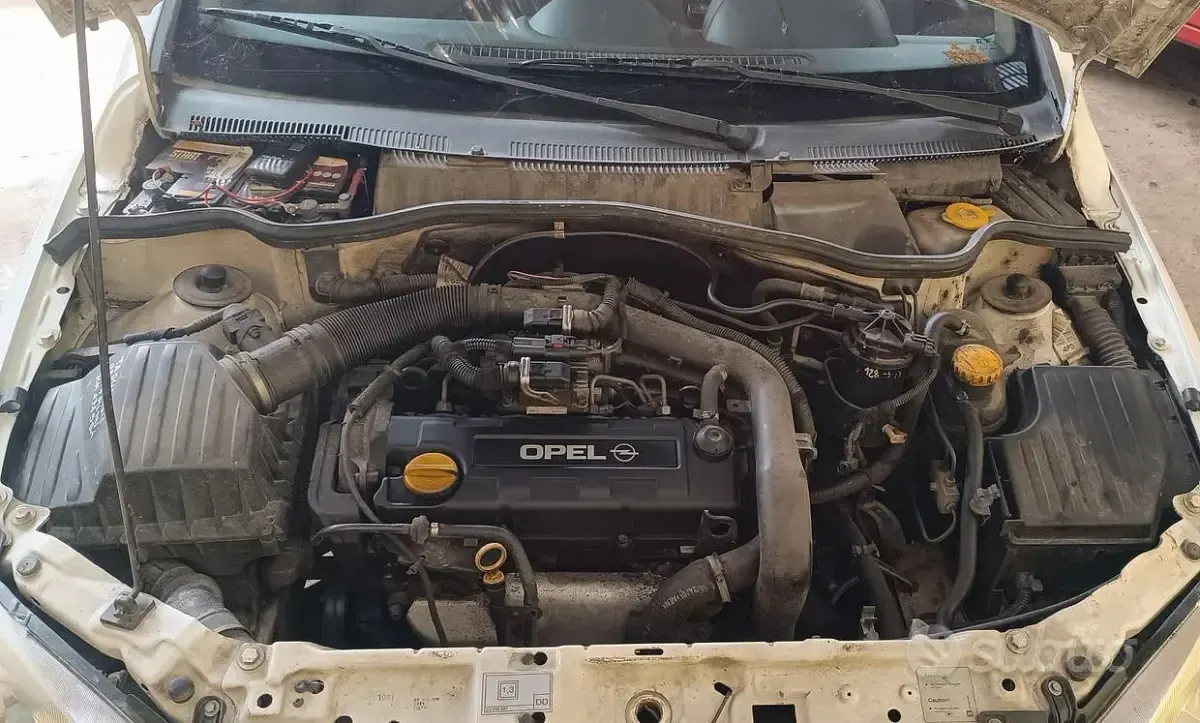 Usata Opel Corsa 65 CV (47 kW) 2002 Bianco Utilitaria