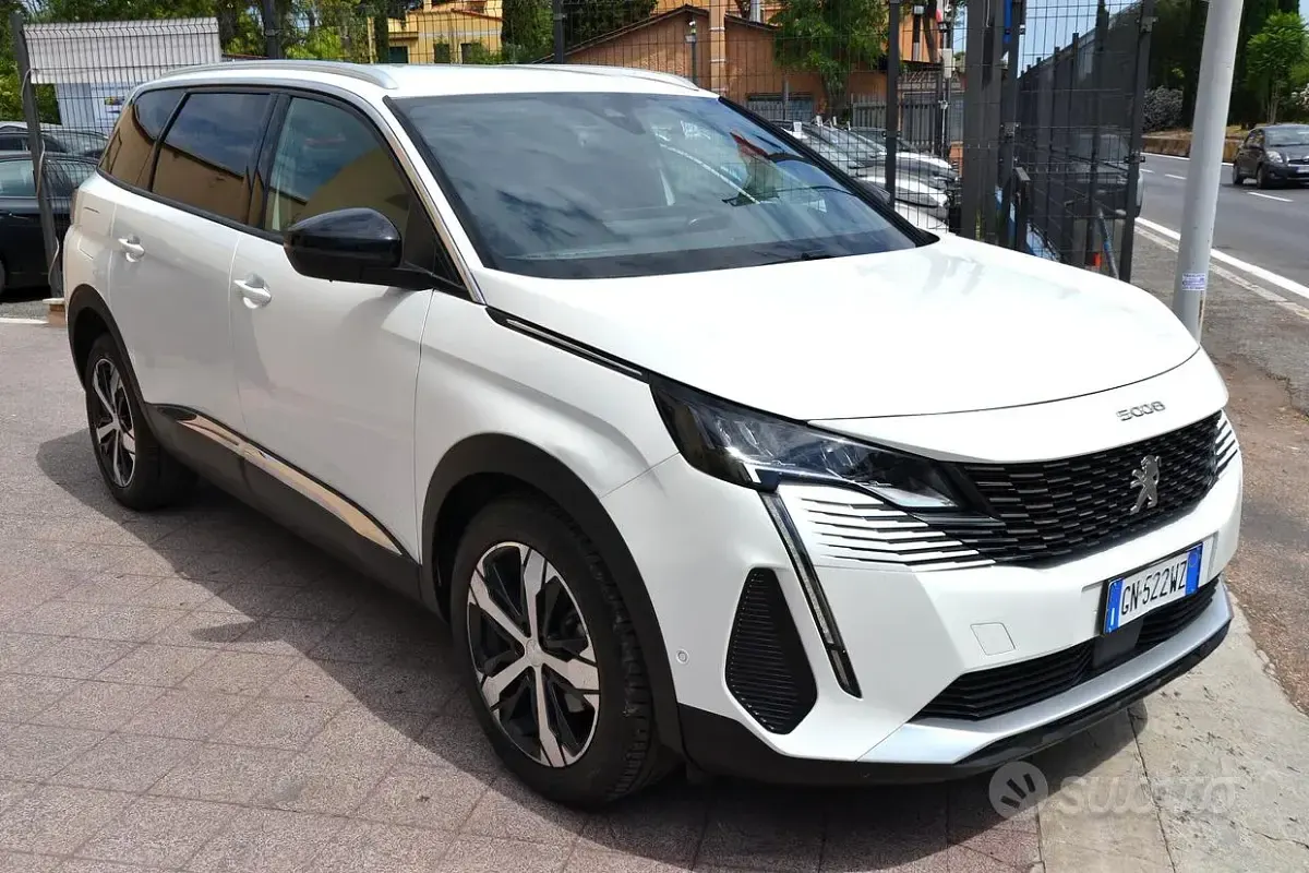 Usata Peugeot 5008 Allure 131 CV (96 kW) 2023 Bianco SUV