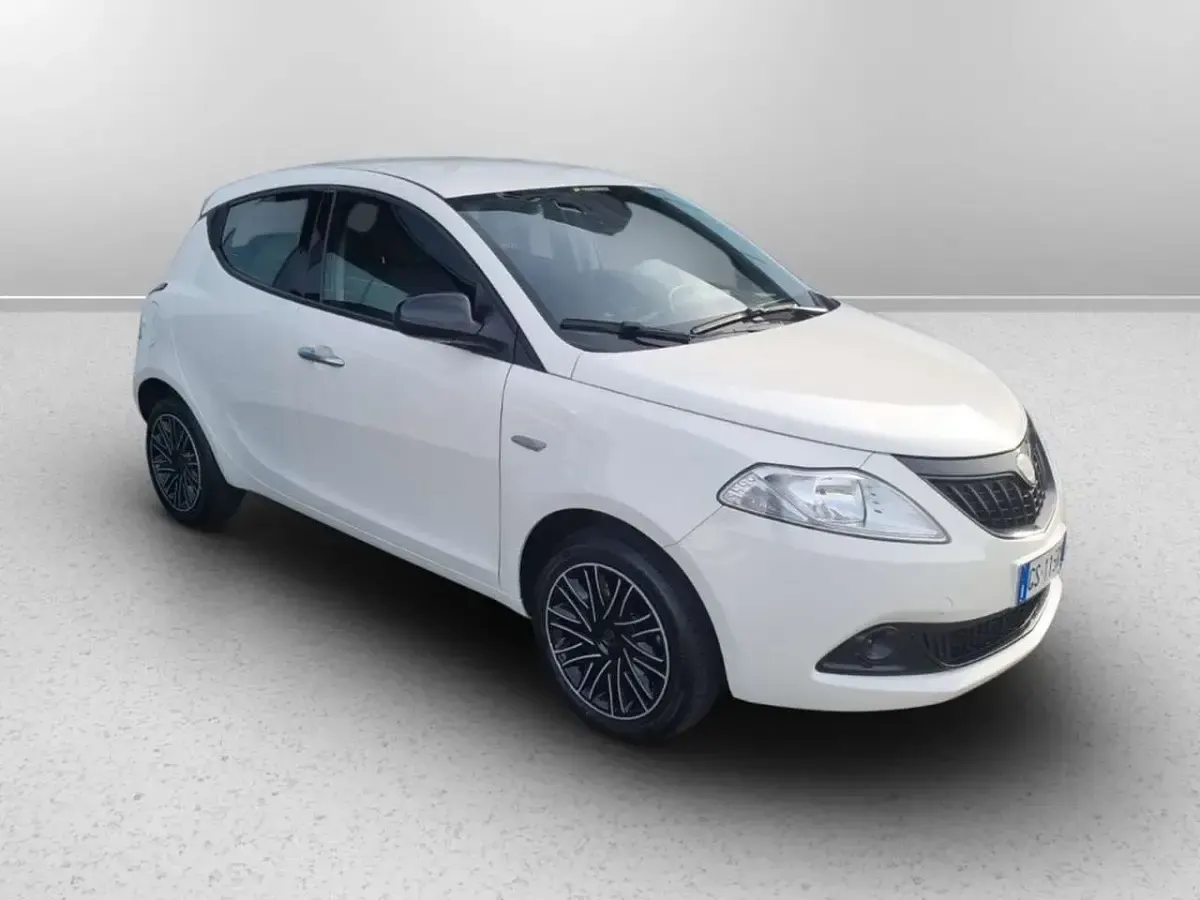 Usata Lancia Ypsilon S 70 CV (51 kW) 2024 Bianco Utilitaria