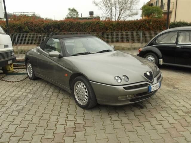 Usata Alfa Romeo Spider 150 CV (110 kW) 1996 Grigio Cabrio