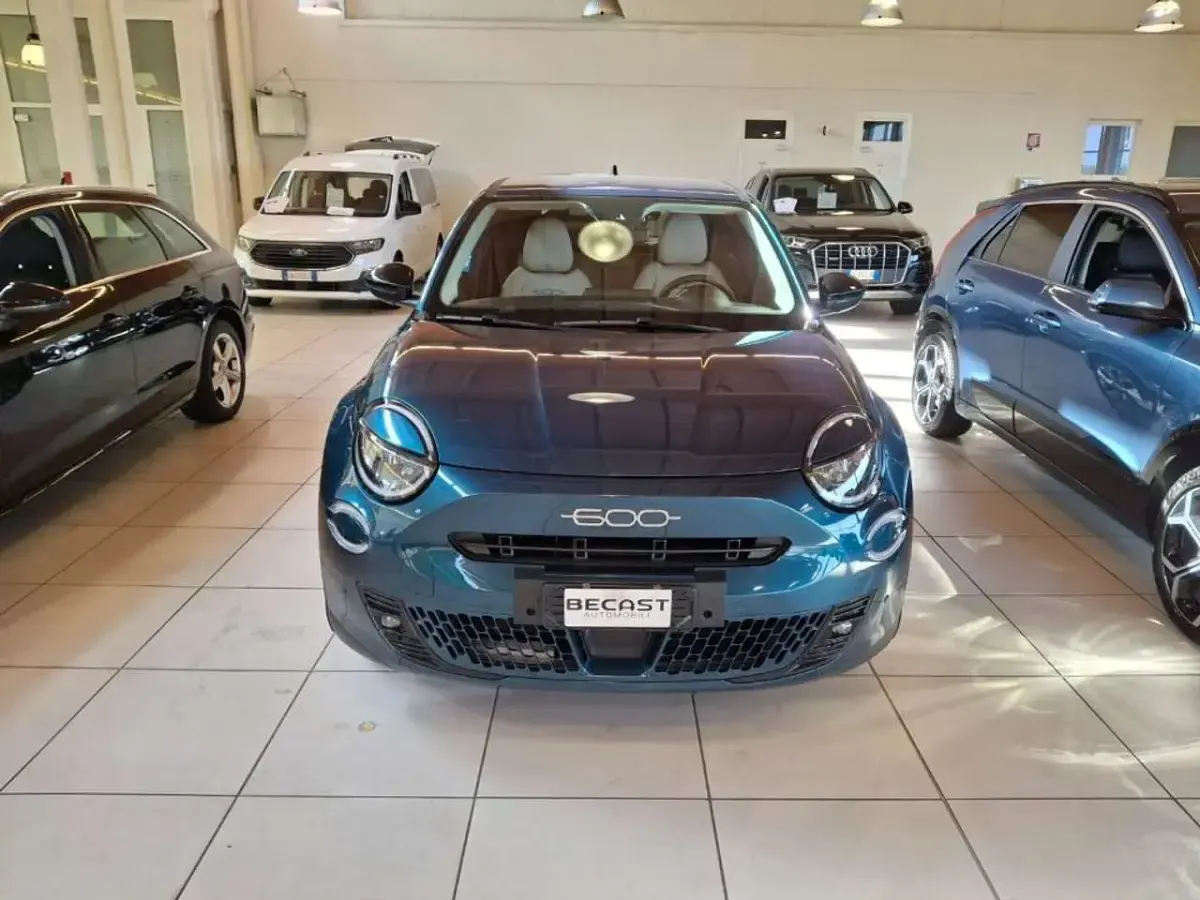 Usata Fiat 600 La Prima 101 CV (74 kW) 2025 Verde SUV