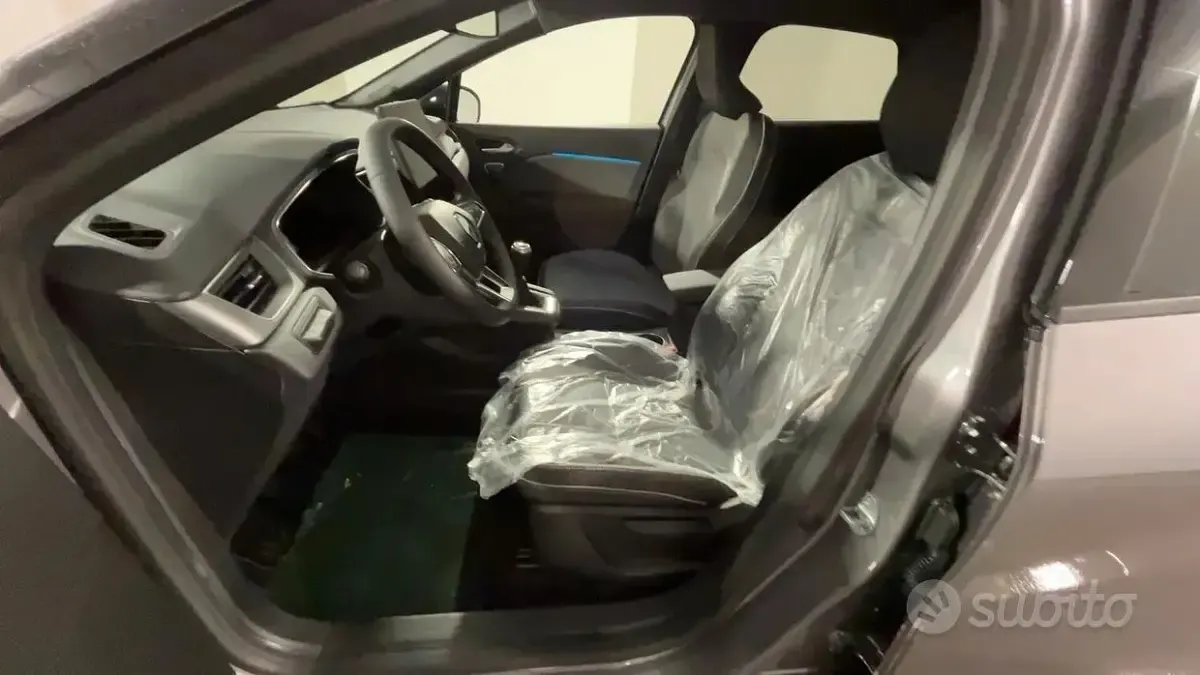 Usata Renault Captur Techno 120 CV (88 kW) 2025 Grigio SUV