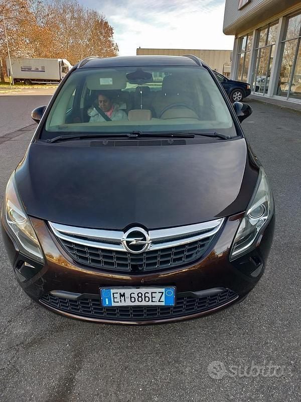 Usata Opel Zafira 150 CV (110 kW) 2012 Rosso Monovolume