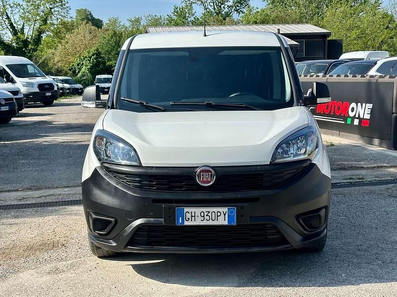 Usata Fiat Doblò 105 CV (77 kW) 2021 Bianco Monovolume