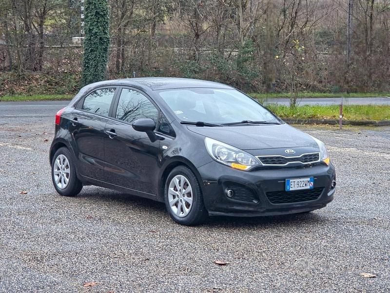 Usata Kia Rio Active 85 CV (62 kW) 2014 Nero Berlina