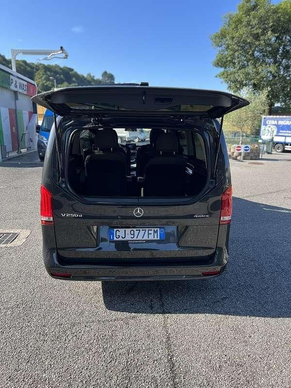 Usata Mercedes V250 Premium 190 CV (139 kW) 2022 Grigio Monovolume