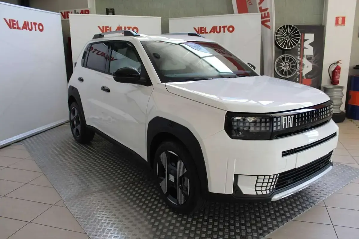 Usata Fiat Grande Panda La Prima 101 CV (74 kW) 2025 Bianco gelato Utilitaria