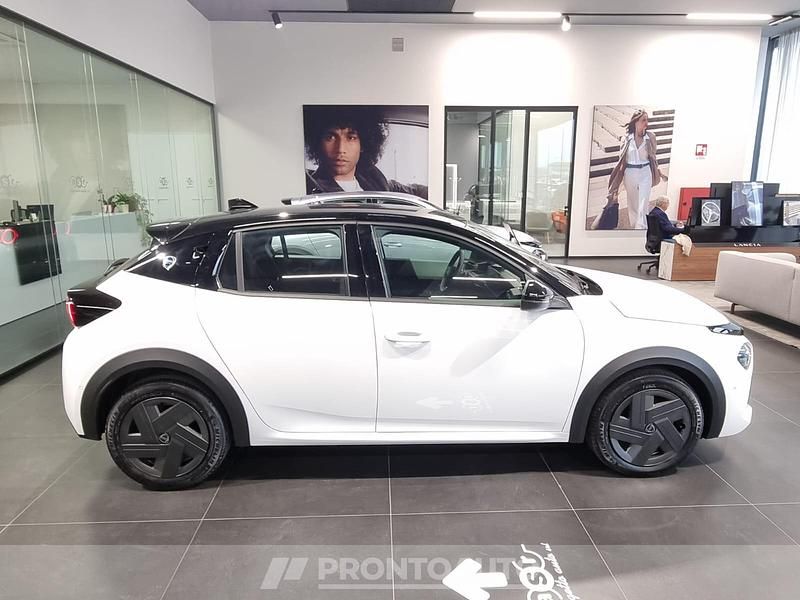 Nuova Lancia Ypsilon 100 CV (73 kW) 2025 Bianco076 Utilitaria