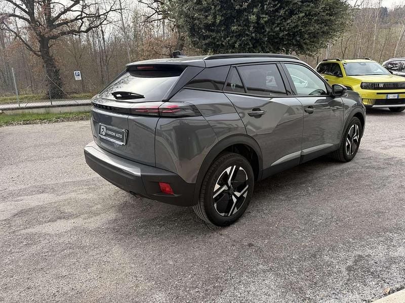Usado Peugeot 2008 Allure 102 HP (75 kW) 2024 Cinzento SUV