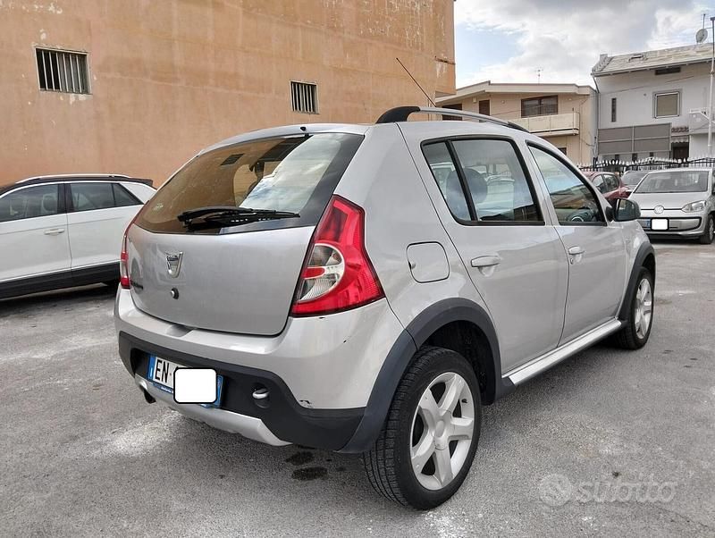 Usata Dacia Sandero Stepway 85 CV (62 kW) 2012 Grigio Berlina