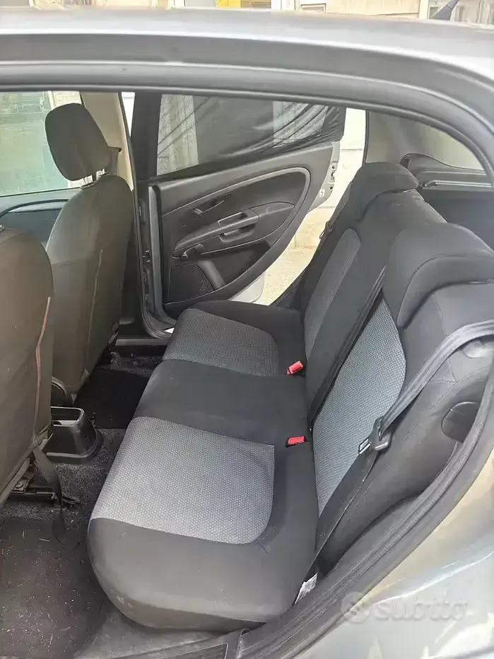 Usata Fiat Grande Punto 65 CV (47 kW) 2012 Grigio Utilitaria