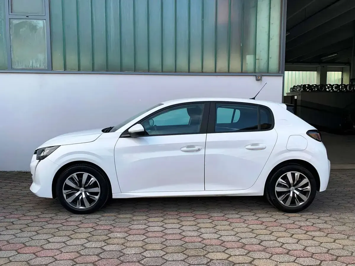 Usata Peugeot 208 75 CV (55 kW) 2023 Bianco Utilitaria