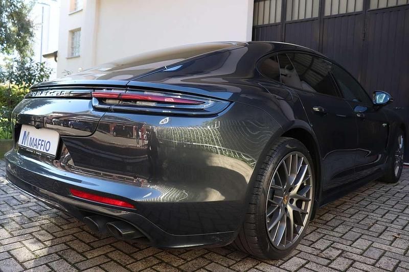 Usata Porsche Panamera 330 CV (242 kW) 2019 Grigio Berlina