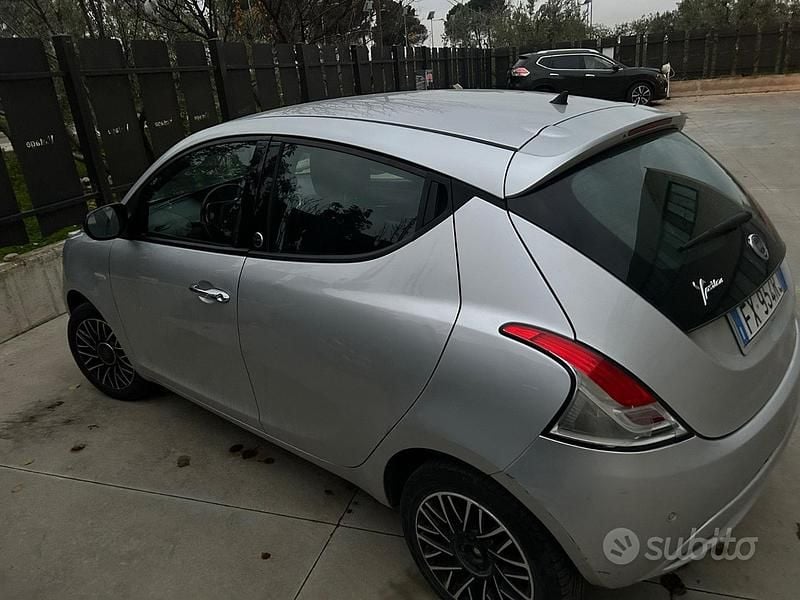Usata Lancia Ypsilon 80 CV (58 kW) 2018 Grigio Utilitaria