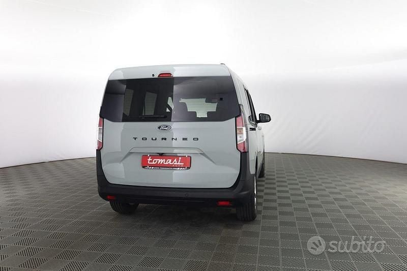 Usata Ford Tourneo Courier Titanium 124 CV (91 kW) 2025 Cactus grey Monovolume