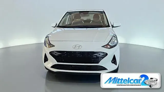 Nuova Hyundai i10 63 CV (46 kW) 2025 Grigio scuro metallizzato Utilitaria