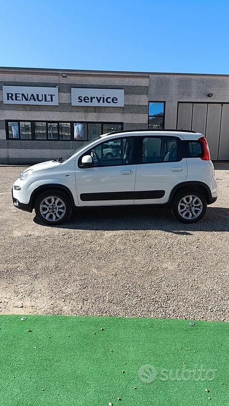 Usata Fiat Panda 4x4 Lounge 84 CV (61 kW) 2016 Bianco Utilitaria