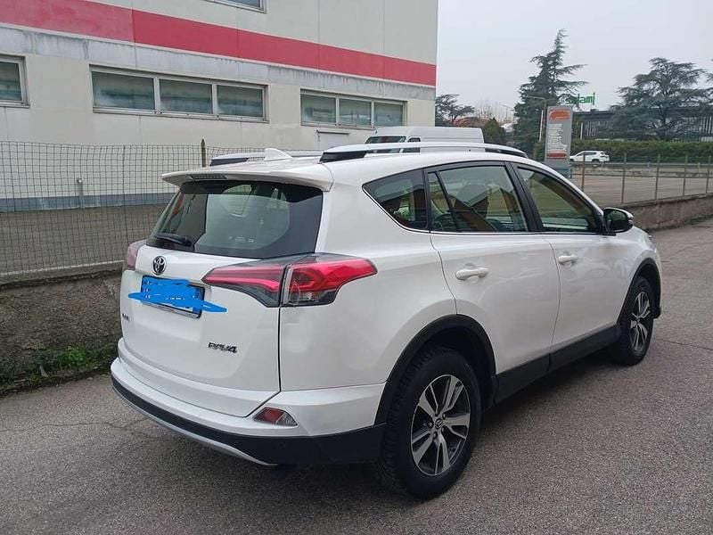 Second-hand Toyota RAV4 Active 143 CP (105 kW) 2016 Alb SUV