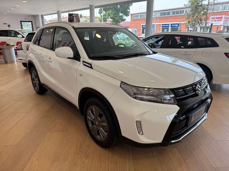 Usata Suzuki Vitara Cool 129 CV (94 kW) 2024 Nero dubai SUV