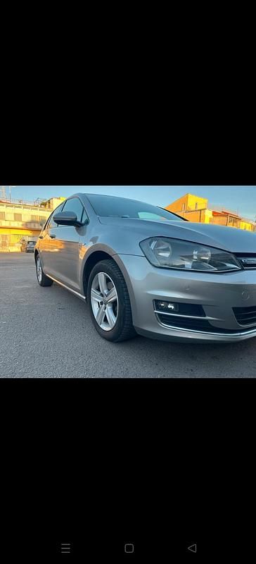Grigio Usata 2016 VW Golf Highline Tre volumi | 8999 € (Buon prezzo) - Immagine 1/4