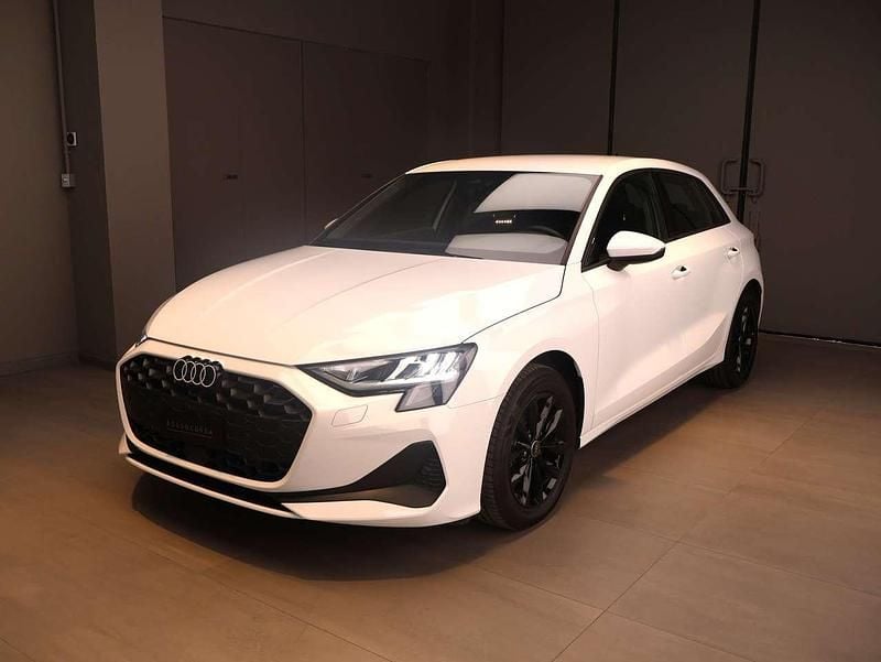 Bianco Usata 2025 Audi A3 Berlina | 29.990 € (Super prezzo) - Immagine 1/4