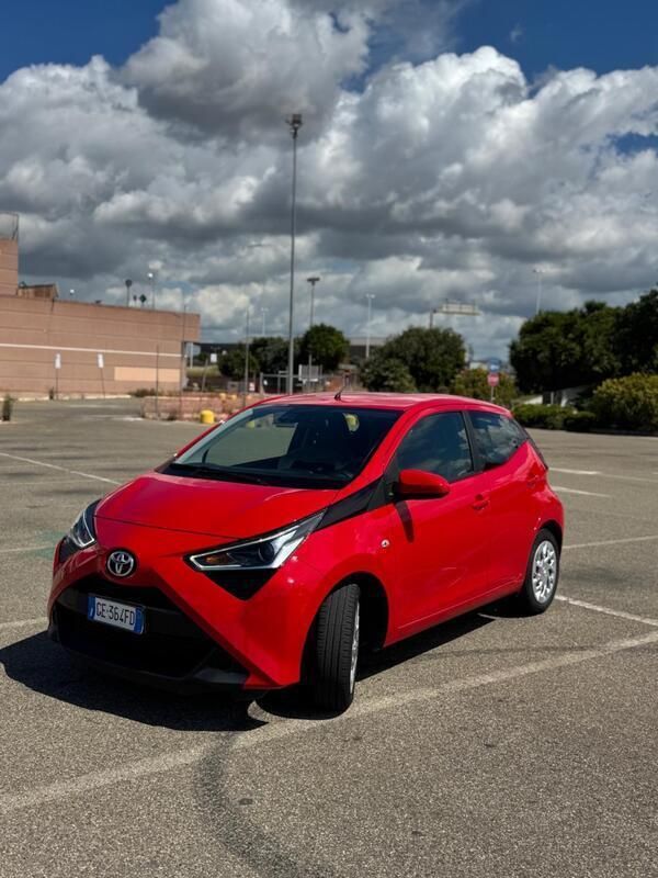 Rosso Usata 2021 Toyota Aygo Connect Style Due volumi | 11.000 € (Super prezzo) - Immagine 1/4