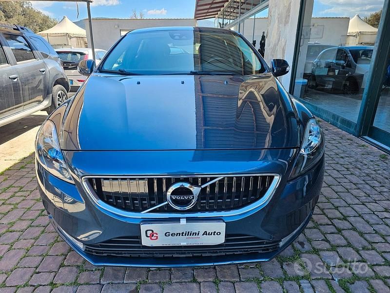 Usata Volvo V40 Business Edition 150 CV (110 kW) 2018 Grigio Station wagon