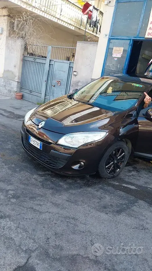 Usata Renault Mégane III 110 CV (80 kW) 2012 Marrone Berlina