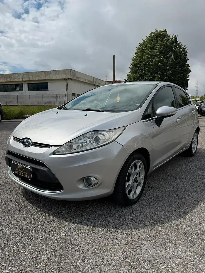 Second-hand Ford Fiesta Titanium 82 CP (60 kW) 2012 Gri Berlinǎ