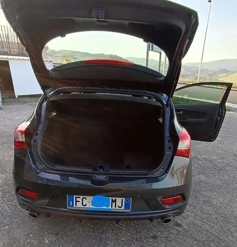 Usata Hyundai i30 Turbo 186 CV (136 kW) 2016 Marrone Berlina