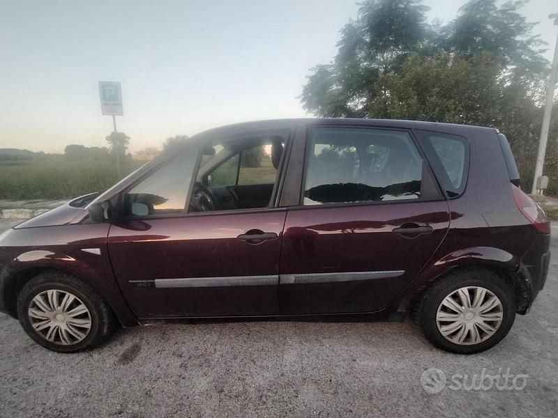 Usata Renault Scénic 100 CV (73 kW) 2003 Rosso Monovolume