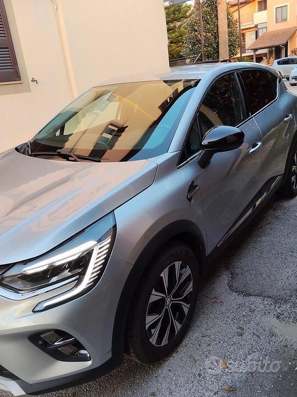 Usata Renault Captur 100 CV (73 kW) 2023 Grigio SUV