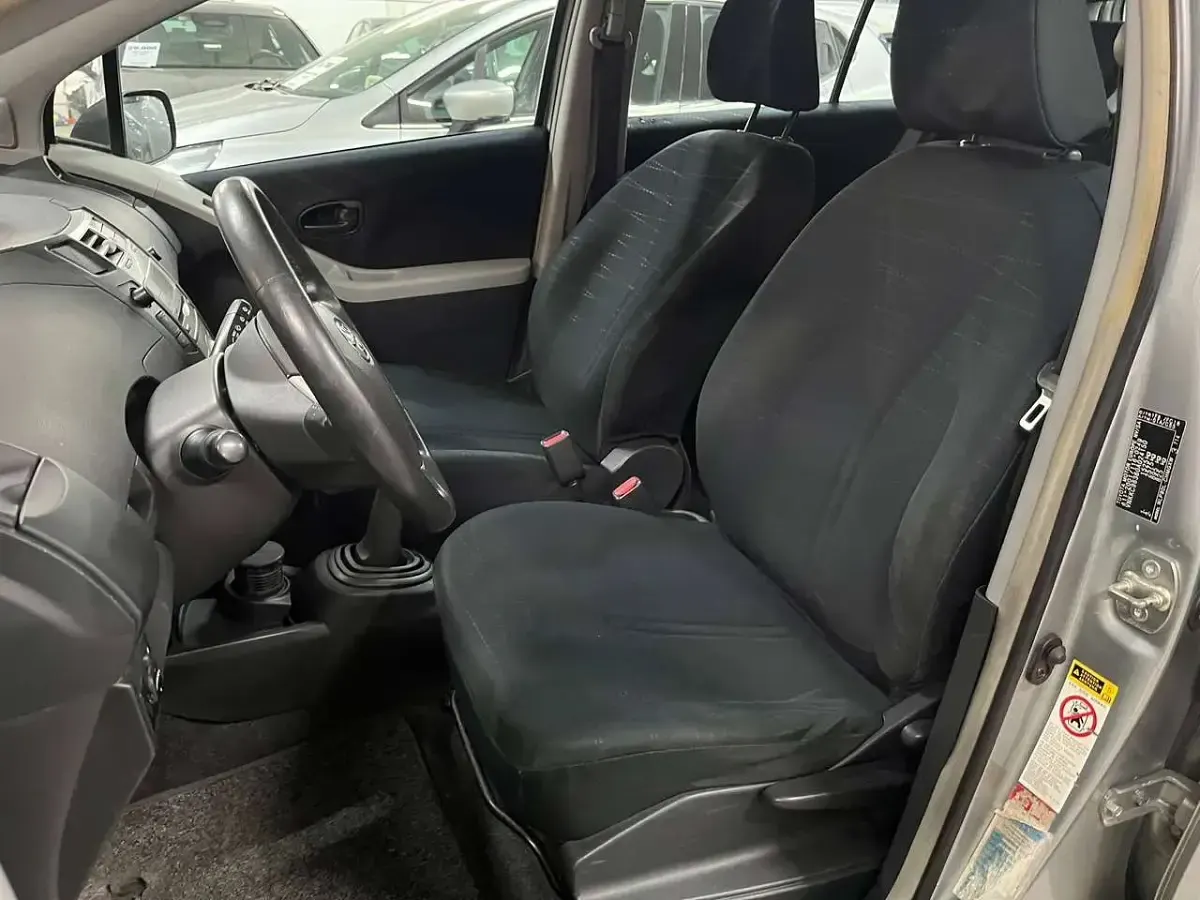 Usata Toyota Yaris 90 CV (66 kW) 2006 Grigio Utilitaria