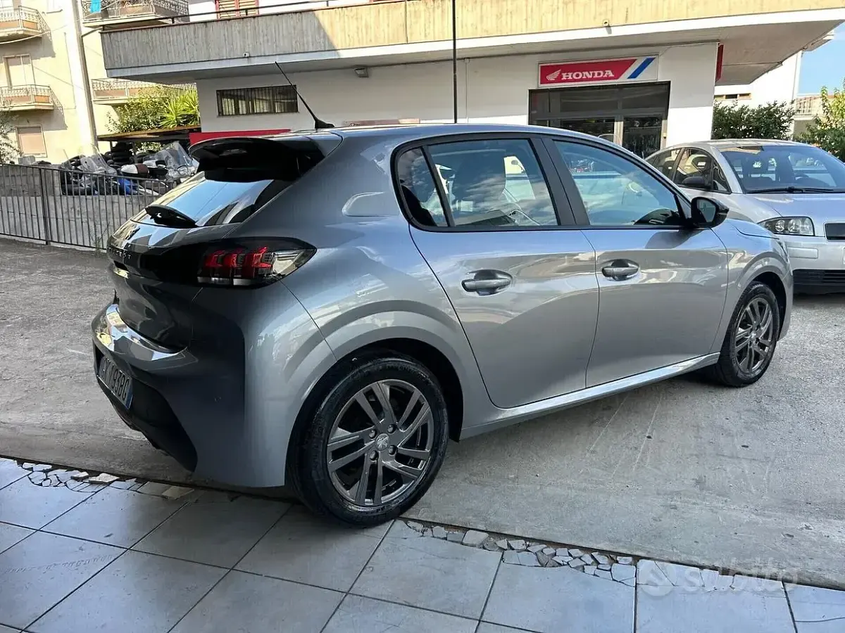 Usata Peugeot 208 75 CV (55 kW) 2022 Grigio Utilitaria