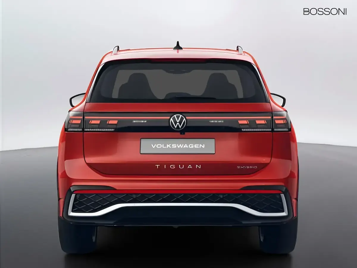 Usata VW Tiguan R-line Plus 204 CV (150 kW) 2025 Rosso SUV