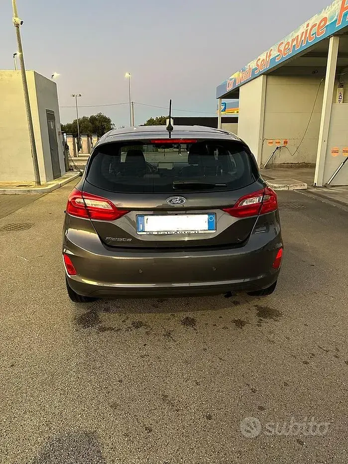Usata Ford Fiesta Business Edition 86 CV (63 kW) 2018 Grigio Utilitaria