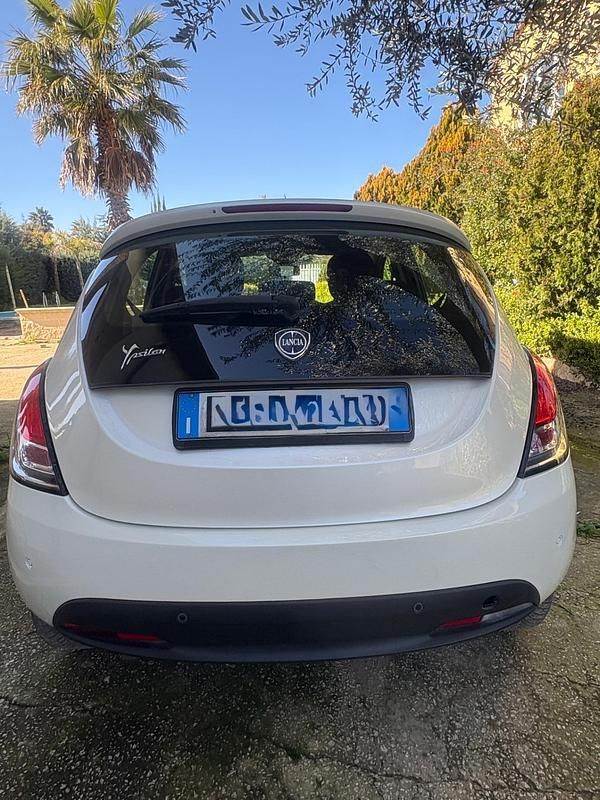 Usata Lancia Ypsilon Gold 95 CV (69 kW) 2012 Bianco Utilitaria