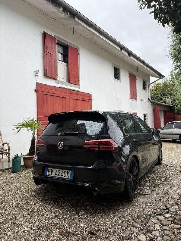 Usata 2014 VW Golf VII GTI Tre volumi | 15.500 € (Buon prezzo) - Immagine 1/4
