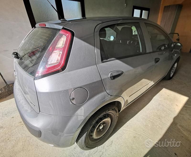Usata Fiat Punto Evo 65 CV (47 kW) 2010 Grigio Utilitaria