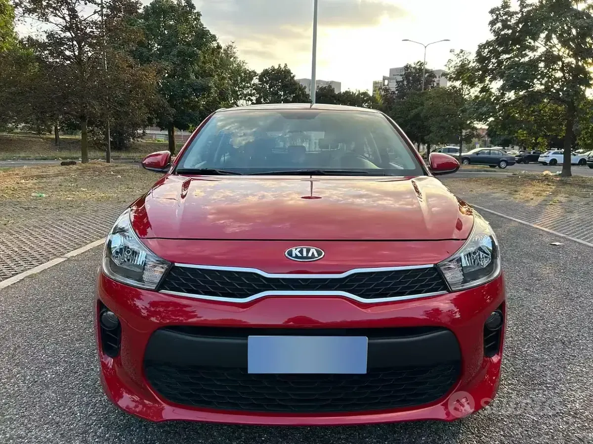 Usata Kia Rio 84 CV (61 kW) 2017 Rosso Berlina