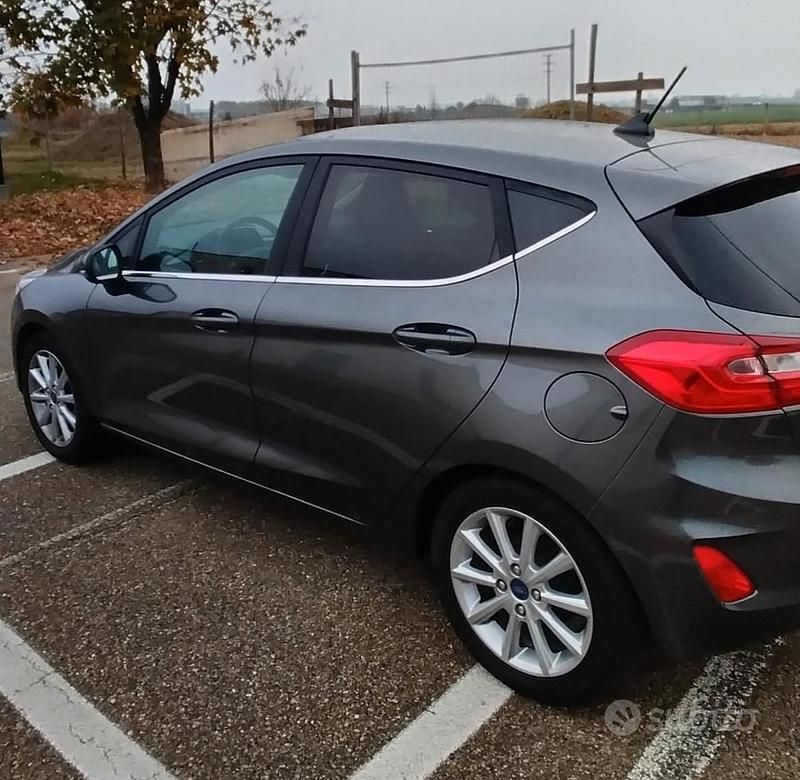 Usata Ford Fiesta Titanium 86 CV (63 kW) 2020 Grigio Utilitaria