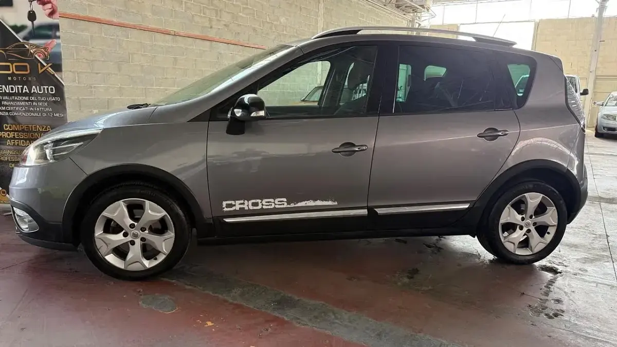 Usata Renault Scénic III XMOD 110 CV (80 kW) 2014 Argento Monovolume