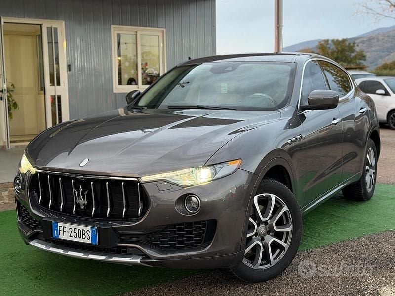 Usata Maserati Levante 250 CV (183 kW) 2016 Grigio SUV