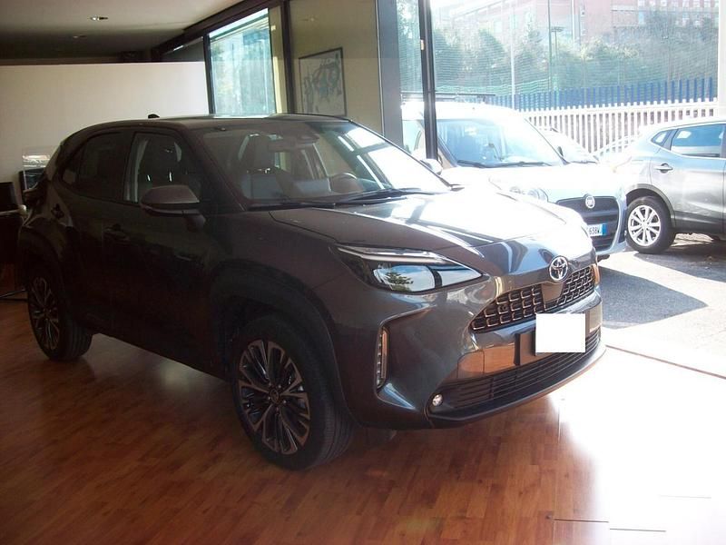 Usata Toyota Yaris Cross Trend 92 CV (67 kW) 2024 Grigio SUV