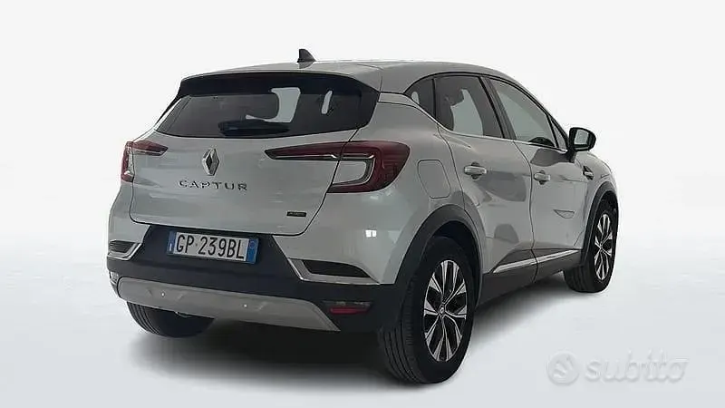 Usata Renault Captur Techno 94 CV (69 kW) 2023 Grigio SUV