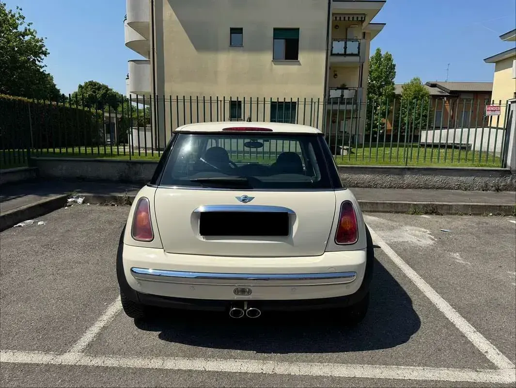 Usata Mini ONE 90 CV (66 kW) 2004 Beige Utilitaria