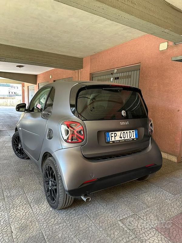 Grigio Usata 2018 Smart ForTwo Coupé Coupé | 15.000 € (Cara) - Immagine 1/4